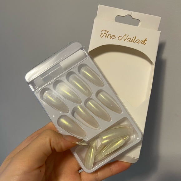 Press on nails - Picture 2 of 3